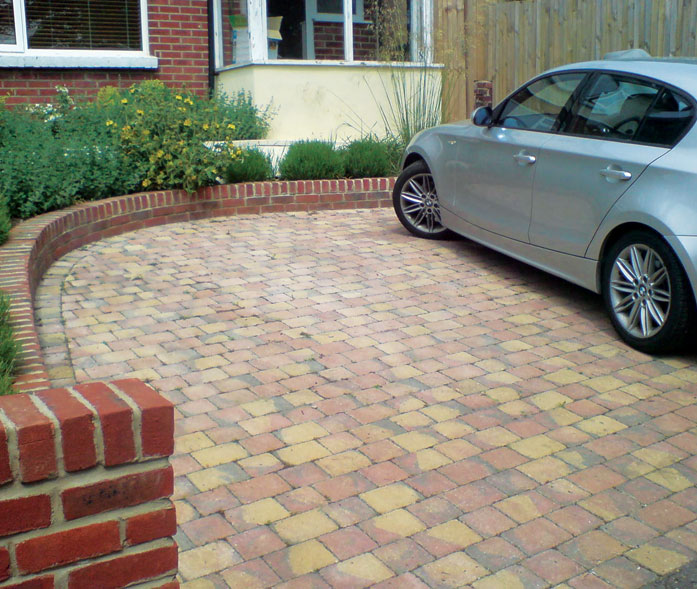 'Autumn gold' tumbled block paving.