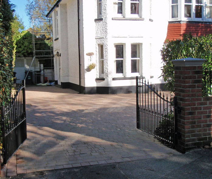 'Antique autumn mix' block paving.